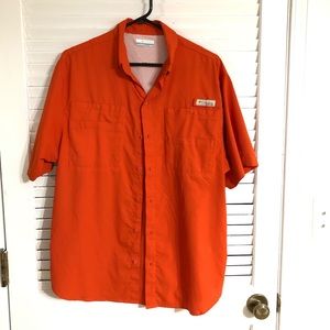 Men’s orange Columbia PFG short sleeve shirt.